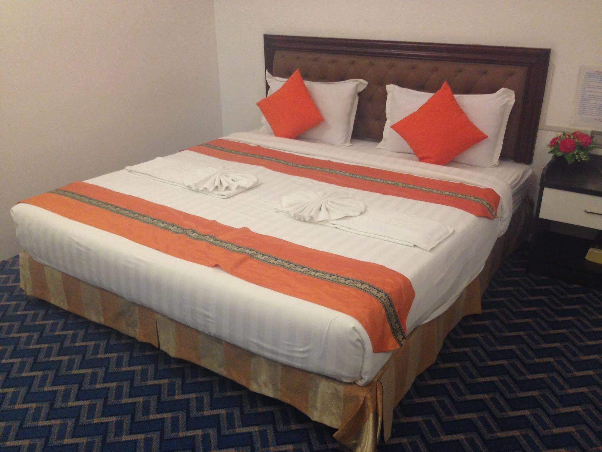 Perfect Hotel Mandalay Buitenkant foto
