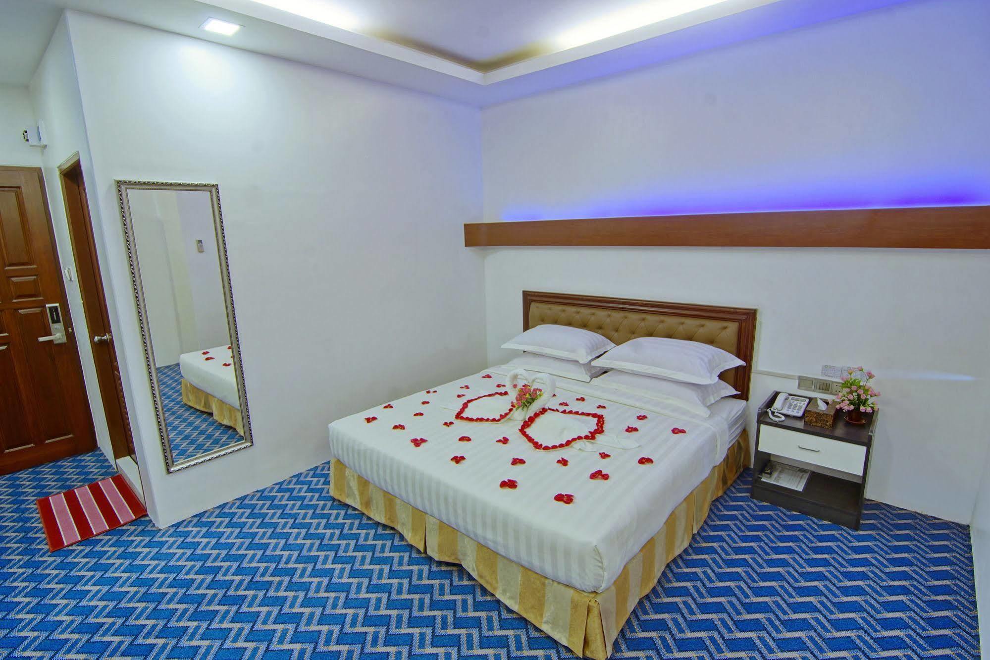 Perfect Hotel Mandalay Buitenkant foto